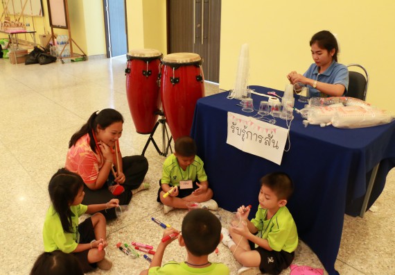 ภาพกิจกรรม คณะวิทยาศาสตร์และเทคโนโลยี จัดค่ายวิทยาศาสตร์โรงเรียนสาธิตฯ อนุบาล