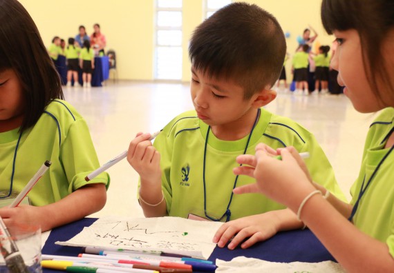 ภาพกิจกรรม คณะวิทยาศาสตร์และเทคโนโลยี จัดค่ายวิทยาศาสตร์โรงเรียนสาธิตฯ อนุบาล