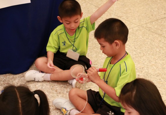 ภาพกิจกรรม คณะวิทยาศาสตร์และเทคโนโลยี จัดค่ายวิทยาศาสตร์โรงเรียนสาธิตฯ อนุบาล