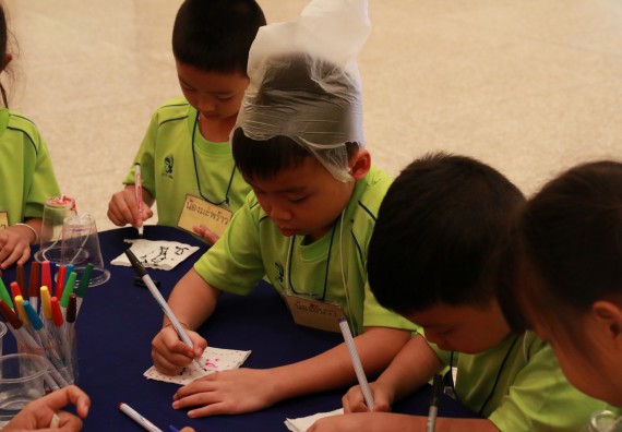 ภาพกิจกรรม คณะวิทยาศาสตร์และเทคโนโลยี จัดค่ายวิทยาศาสตร์โรงเรียนสาธิตฯ อนุบาล