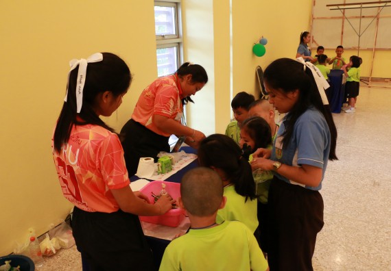 ภาพกิจกรรม คณะวิทยาศาสตร์และเทคโนโลยี จัดค่ายวิทยาศาสตร์โรงเรียนสาธิตฯ อนุบาล