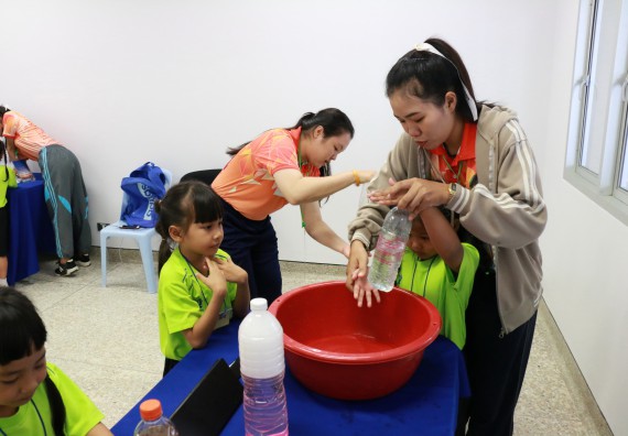 ภาพกิจกรรม คณะวิทยาศาสตร์และเทคโนโลยี จัดค่ายวิทยาศาสตร์โรงเรียนสาธิตฯ อนุบาล