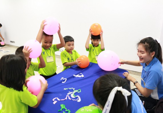 ภาพกิจกรรม คณะวิทยาศาสตร์และเทคโนโลยี จัดค่ายวิทยาศาสตร์โรงเรียนสาธิตฯ อนุบาล