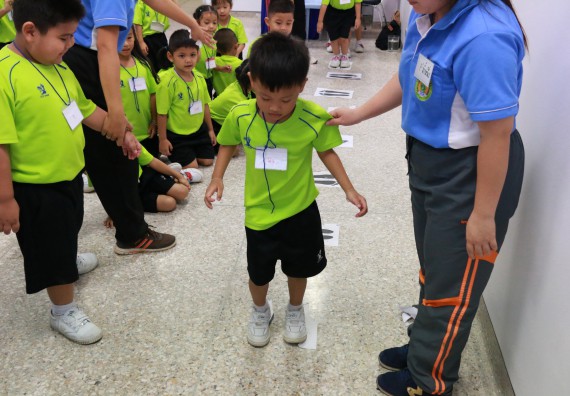 ภาพกิจกรรม คณะวิทยาศาสตร์และเทคโนโลยี จัดค่ายวิทยาศาสตร์โรงเรียนสาธิตฯ อนุบาล