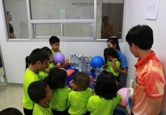 ภาพกิจกรรม คณะวิทยาศาสตร์และเทคโนโลยี จัดค่ายวิทยาศาสตร์โรงเรียนสาธิตฯ อนุบาล