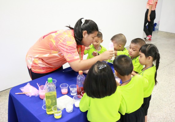 ภาพกิจกรรม คณะวิทยาศาสตร์และเทคโนโลยี จัดค่ายวิทยาศาสตร์โรงเรียนสาธิตฯ อนุบาล
