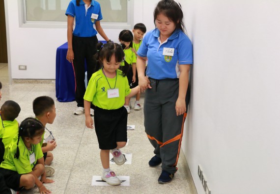 ภาพกิจกรรม คณะวิทยาศาสตร์และเทคโนโลยี จัดค่ายวิทยาศาสตร์โรงเรียนสาธิตฯ อนุบาล