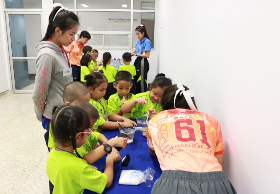 ภาพกิจกรรม คณะวิทยาศาสตร์และเทคโนโลยี จัดค่ายวิทยาศาสตร์โรงเรียนสาธิตฯ อนุบาล