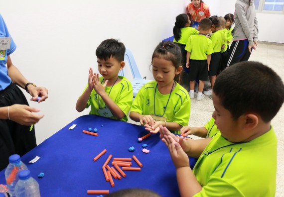 ภาพกิจกรรม คณะวิทยาศาสตร์และเทคโนโลยี จัดค่ายวิทยาศาสตร์โรงเรียนสาธิตฯ อนุบาล