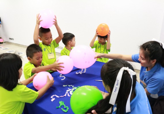 ภาพกิจกรรม คณะวิทยาศาสตร์และเทคโนโลยี จัดค่ายวิทยาศาสตร์โรงเรียนสาธิตฯ อนุบาล