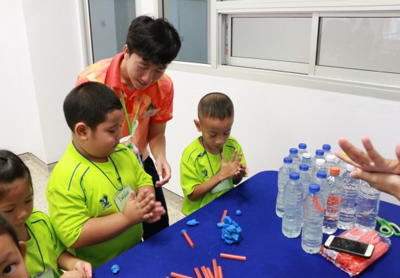 ภาพกิจกรรม คณะวิทยาศาสตร์และเทคโนโลยี จัดค่ายวิทยาศาสตร์โรงเรียนสาธิตฯ อนุบาล