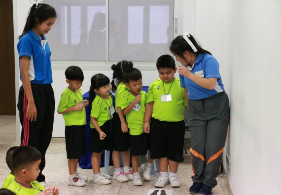ภาพกิจกรรม คณะวิทยาศาสตร์และเทคโนโลยี จัดค่ายวิทยาศาสตร์โรงเรียนสาธิตฯ อนุบาล