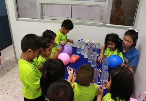 ภาพกิจกรรม คณะวิทยาศาสตร์และเทคโนโลยี จัดค่ายวิทยาศาสตร์โรงเรียนสาธิตฯ อนุบาล