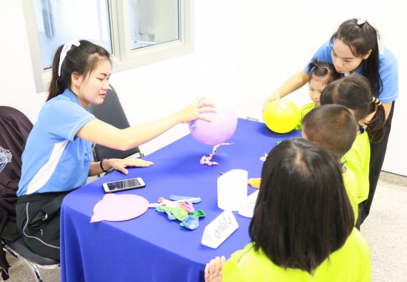 ภาพกิจกรรม คณะวิทยาศาสตร์และเทคโนโลยี จัดค่ายวิทยาศาสตร์โรงเรียนสาธิตฯ อนุบาล