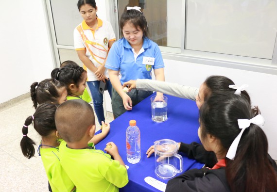ภาพกิจกรรม คณะวิทยาศาสตร์และเทคโนโลยี จัดค่ายวิทยาศาสตร์โรงเรียนสาธิตฯ อนุบาล
