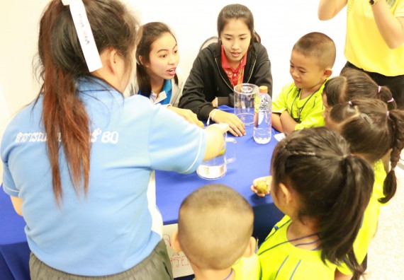 ภาพกิจกรรม คณะวิทยาศาสตร์และเทคโนโลยี จัดค่ายวิทยาศาสตร์โรงเรียนสาธิตฯ อนุบาล