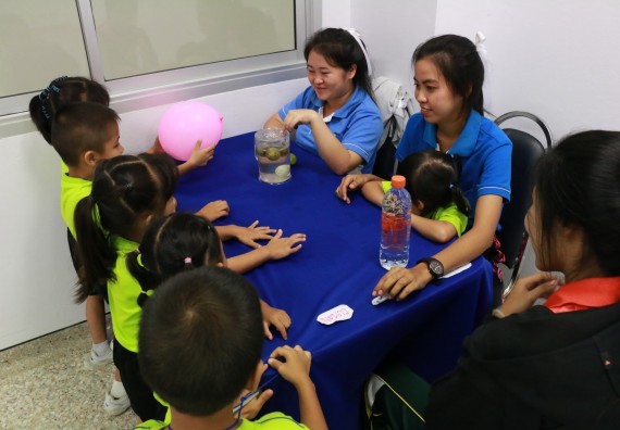 ภาพกิจกรรม คณะวิทยาศาสตร์และเทคโนโลยี จัดค่ายวิทยาศาสตร์โรงเรียนสาธิตฯ อนุบาล