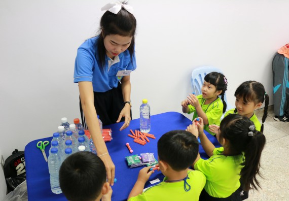 ภาพกิจกรรม คณะวิทยาศาสตร์และเทคโนโลยี จัดค่ายวิทยาศาสตร์โรงเรียนสาธิตฯ อนุบาล