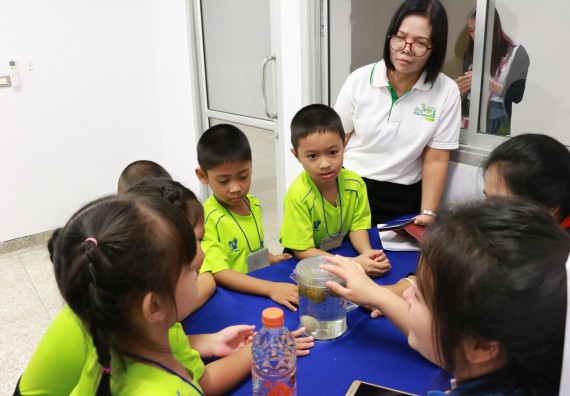ภาพกิจกรรม คณะวิทยาศาสตร์และเทคโนโลยี จัดค่ายวิทยาศาสตร์โรงเรียนสาธิตฯ อนุบาล