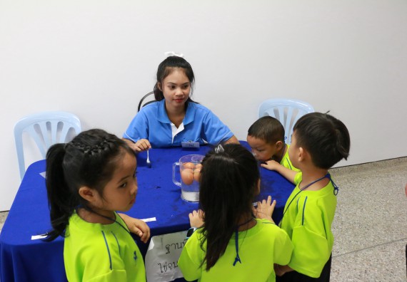 ภาพกิจกรรม คณะวิทยาศาสตร์และเทคโนโลยี จัดค่ายวิทยาศาสตร์โรงเรียนสาธิตฯ อนุบาล