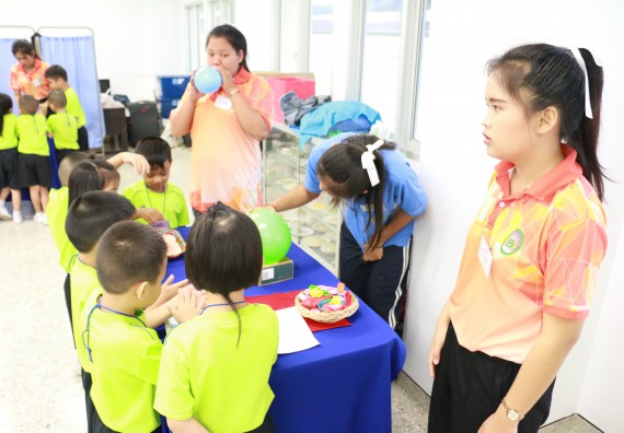 ภาพกิจกรรม คณะวิทยาศาสตร์และเทคโนโลยี จัดค่ายวิทยาศาสตร์โรงเรียนสาธิตฯ อนุบาล