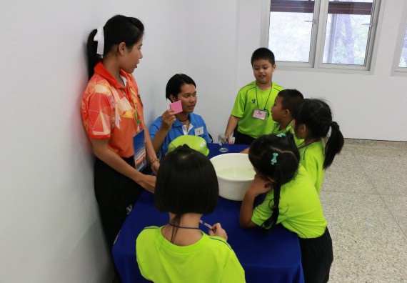 ภาพกิจกรรม คณะวิทยาศาสตร์และเทคโนโลยี จัดค่ายวิทยาศาสตร์โรงเรียนสาธิตฯ อนุบาล