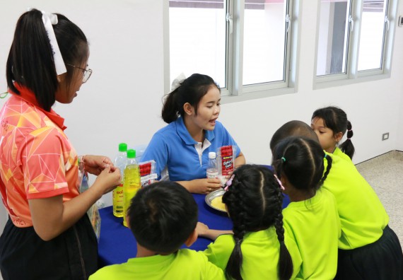 ภาพกิจกรรม คณะวิทยาศาสตร์และเทคโนโลยี จัดค่ายวิทยาศาสตร์โรงเรียนสาธิตฯ อนุบาล