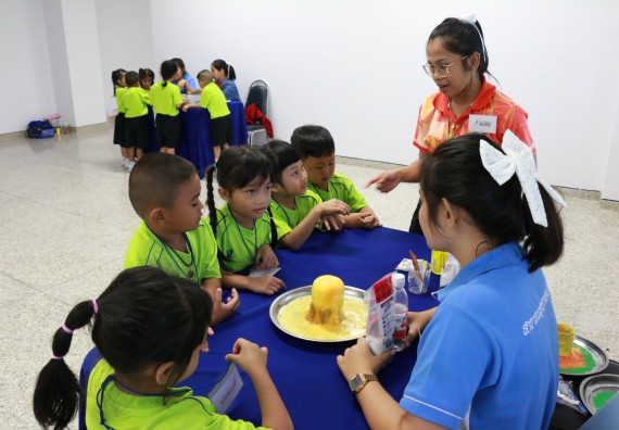 ภาพกิจกรรม คณะวิทยาศาสตร์และเทคโนโลยี จัดค่ายวิทยาศาสตร์โรงเรียนสาธิตฯ อนุบาล