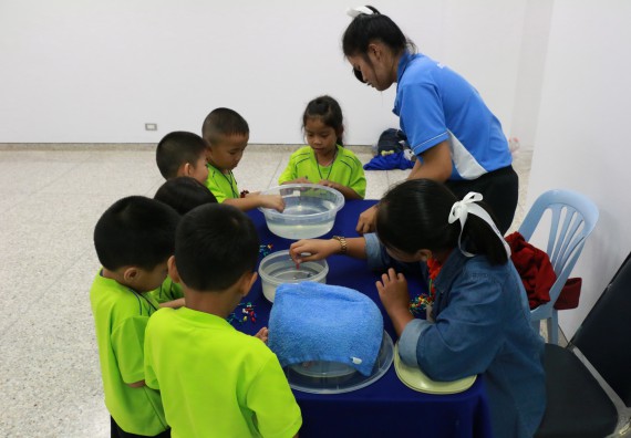 ภาพกิจกรรม คณะวิทยาศาสตร์และเทคโนโลยี จัดค่ายวิทยาศาสตร์โรงเรียนสาธิตฯ อนุบาล