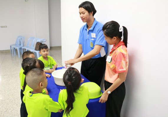 ภาพกิจกรรม คณะวิทยาศาสตร์และเทคโนโลยี จัดค่ายวิทยาศาสตร์โรงเรียนสาธิตฯ อนุบาล