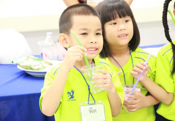 ภาพกิจกรรม คณะวิทยาศาสตร์และเทคโนโลยี จัดค่ายวิทยาศาสตร์โรงเรียนสาธิตฯ อนุบาล