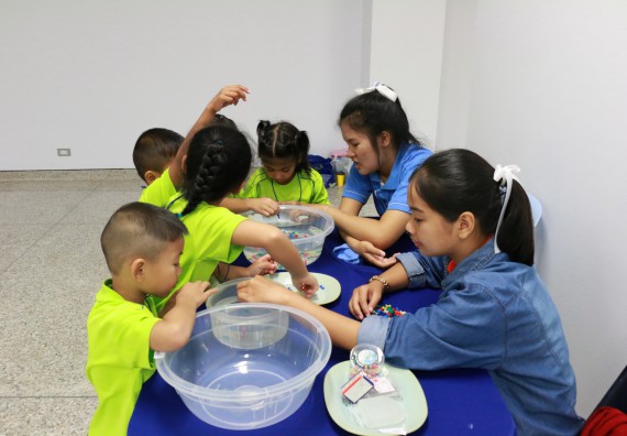 ภาพกิจกรรม คณะวิทยาศาสตร์และเทคโนโลยี จัดค่ายวิทยาศาสตร์โรงเรียนสาธิตฯ อนุบาล