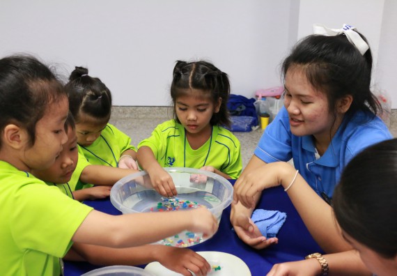 ภาพกิจกรรม คณะวิทยาศาสตร์และเทคโนโลยี จัดค่ายวิทยาศาสตร์โรงเรียนสาธิตฯ อนุบาล