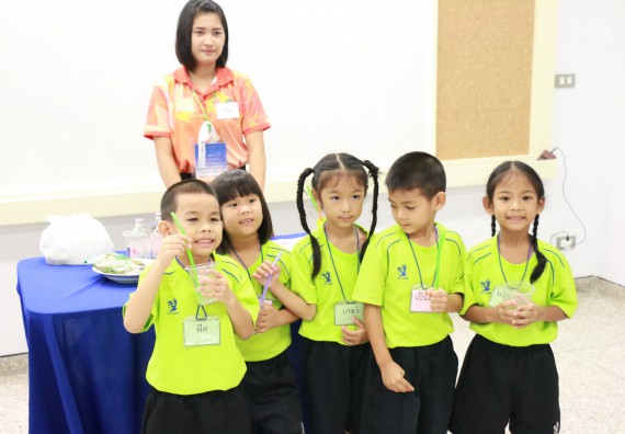 ภาพกิจกรรม คณะวิทยาศาสตร์และเทคโนโลยี จัดค่ายวิทยาศาสตร์โรงเรียนสาธิตฯ อนุบาล