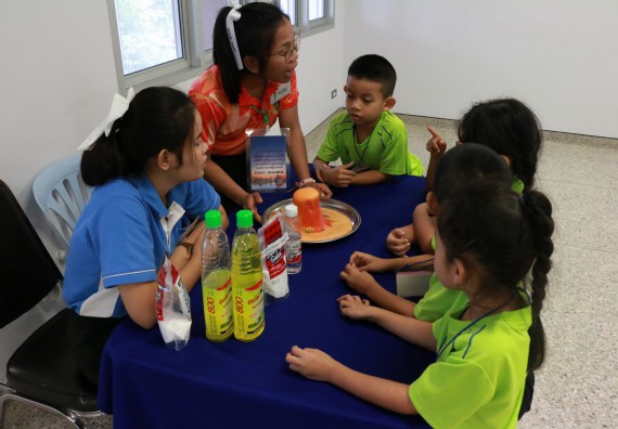ภาพกิจกรรม คณะวิทยาศาสตร์และเทคโนโลยี จัดค่ายวิทยาศาสตร์โรงเรียนสาธิตฯ อนุบาล