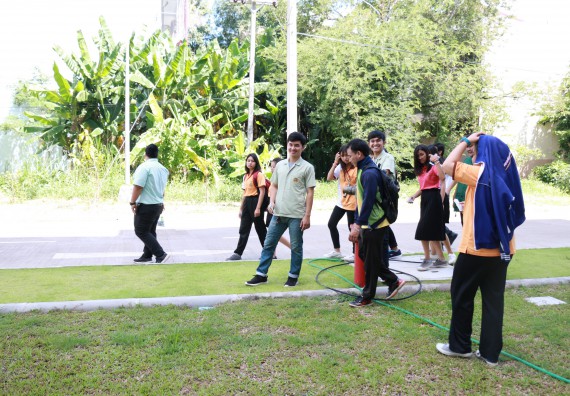 ภาพกิจกรรม คณะวิทยาศาสตร์และเทคโนโลยี เข้าร่วมกิจกรรม Big Cleaning Day ทำลายแหล่งเพาะพันธ์ลูกน้ำยุงลายภายในหน่วยงาน