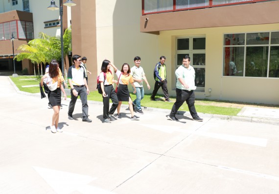 ภาพกิจกรรม คณะวิทยาศาสตร์และเทคโนโลยี เข้าร่วมกิจกรรม Big Cleaning Day ทำลายแหล่งเพาะพันธ์ลูกน้ำยุงลายภายในหน่วยงาน