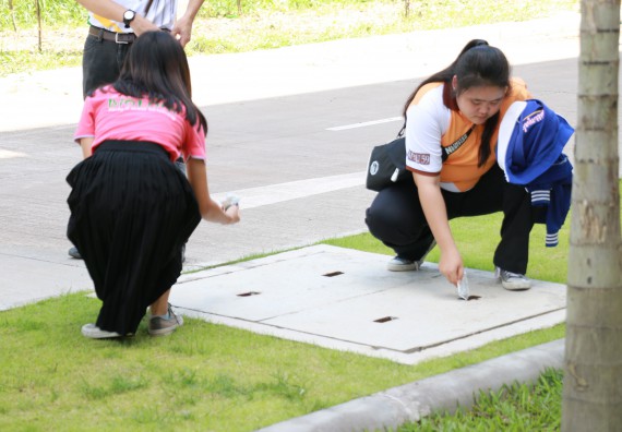 ภาพกิจกรรม คณะวิทยาศาสตร์และเทคโนโลยี เข้าร่วมกิจกรรม Big Cleaning Day ทำลายแหล่งเพาะพันธ์ลูกน้ำยุงลายภายในหน่วยงาน