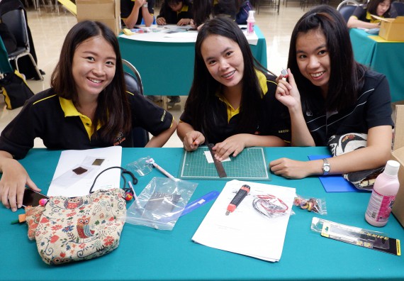 ภาพกิจกรรม โปรแกรมวิชาเคมี จัดอบรมเชิงปฏิบัติการพัฒนานักศึกษาครูด้วยแนวทางการศึกษาแบบสะเต็ม (STEM)