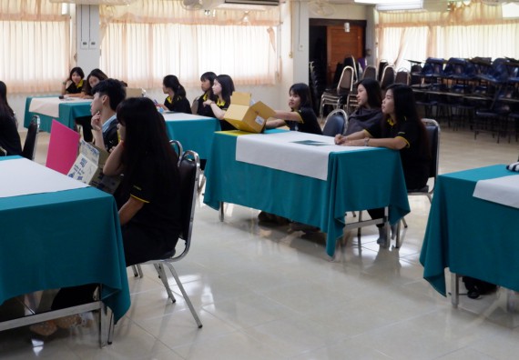 ภาพกิจกรรม โปรแกรมวิชาเคมี จัดอบรมเชิงปฏิบัติการพัฒนานักศึกษาครูด้วยแนวทางการศึกษาแบบสะเต็ม (STEM)