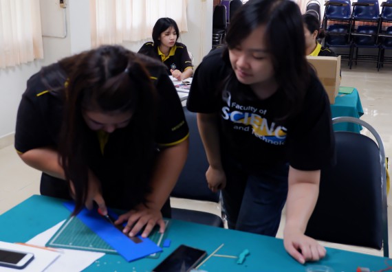 ภาพกิจกรรม โปรแกรมวิชาเคมี จัดอบรมเชิงปฏิบัติการพัฒนานักศึกษาครูด้วยแนวทางการศึกษาแบบสะเต็ม (STEM)