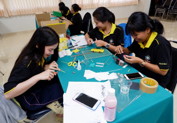 ภาพกิจกรรม โปรแกรมวิชาเคมี จัดอบรมเชิงปฏิบัติการพัฒนานักศึกษาครูด้วยแนวทางการศึกษาแบบสะเต็ม (STEM)