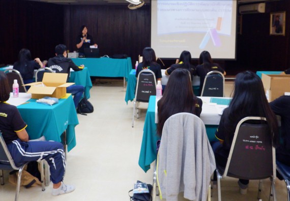 ภาพกิจกรรม โปรแกรมวิชาเคมี จัดอบรมเชิงปฏิบัติการพัฒนานักศึกษาครูด้วยแนวทางการศึกษาแบบสะเต็ม (STEM)