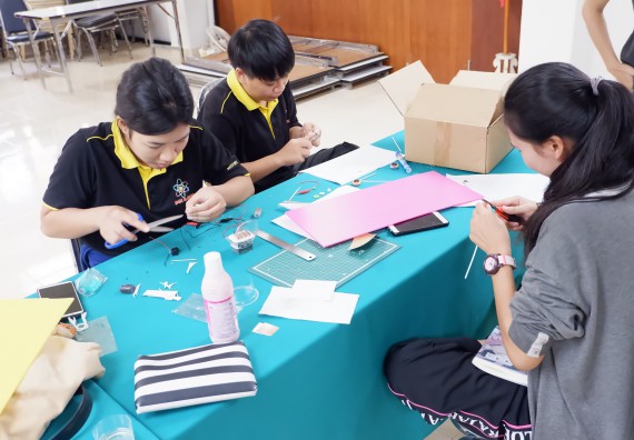 ภาพกิจกรรม โปรแกรมวิชาเคมี จัดอบรมเชิงปฏิบัติการพัฒนานักศึกษาครูด้วยแนวทางการศึกษาแบบสะเต็ม (STEM)