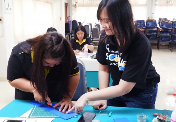 ภาพกิจกรรม โปรแกรมวิชาเคมี จัดอบรมเชิงปฏิบัติการพัฒนานักศึกษาครูด้วยแนวทางการศึกษาแบบสะเต็ม (STEM)