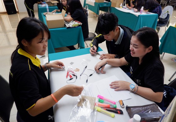 ภาพกิจกรรม โปรแกรมวิชาเคมี จัดอบรมเชิงปฏิบัติการพัฒนานักศึกษาครูด้วยแนวทางการศึกษาแบบสะเต็ม (STEM)