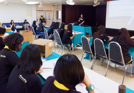 ภาพกิจกรรม โปรแกรมวิชาเคมี จัดอบรมเชิงปฏิบัติการพัฒนานักศึกษาครูด้วยแนวทางการศึกษาแบบสะเต็ม (STEM)