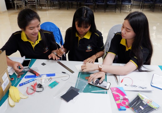 ภาพกิจกรรม โปรแกรมวิชาเคมี จัดอบรมเชิงปฏิบัติการพัฒนานักศึกษาครูด้วยแนวทางการศึกษาแบบสะเต็ม (STEM)