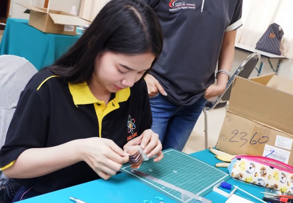 ภาพกิจกรรม โปรแกรมวิชาเคมี จัดอบรมเชิงปฏิบัติการพัฒนานักศึกษาครูด้วยแนวทางการศึกษาแบบสะเต็ม (STEM)