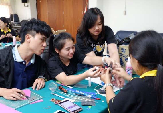 ภาพกิจกรรม โปรแกรมวิชาเคมี จัดอบรมเชิงปฏิบัติการพัฒนานักศึกษาครูด้วยแนวทางการศึกษาแบบสะเต็ม (STEM)